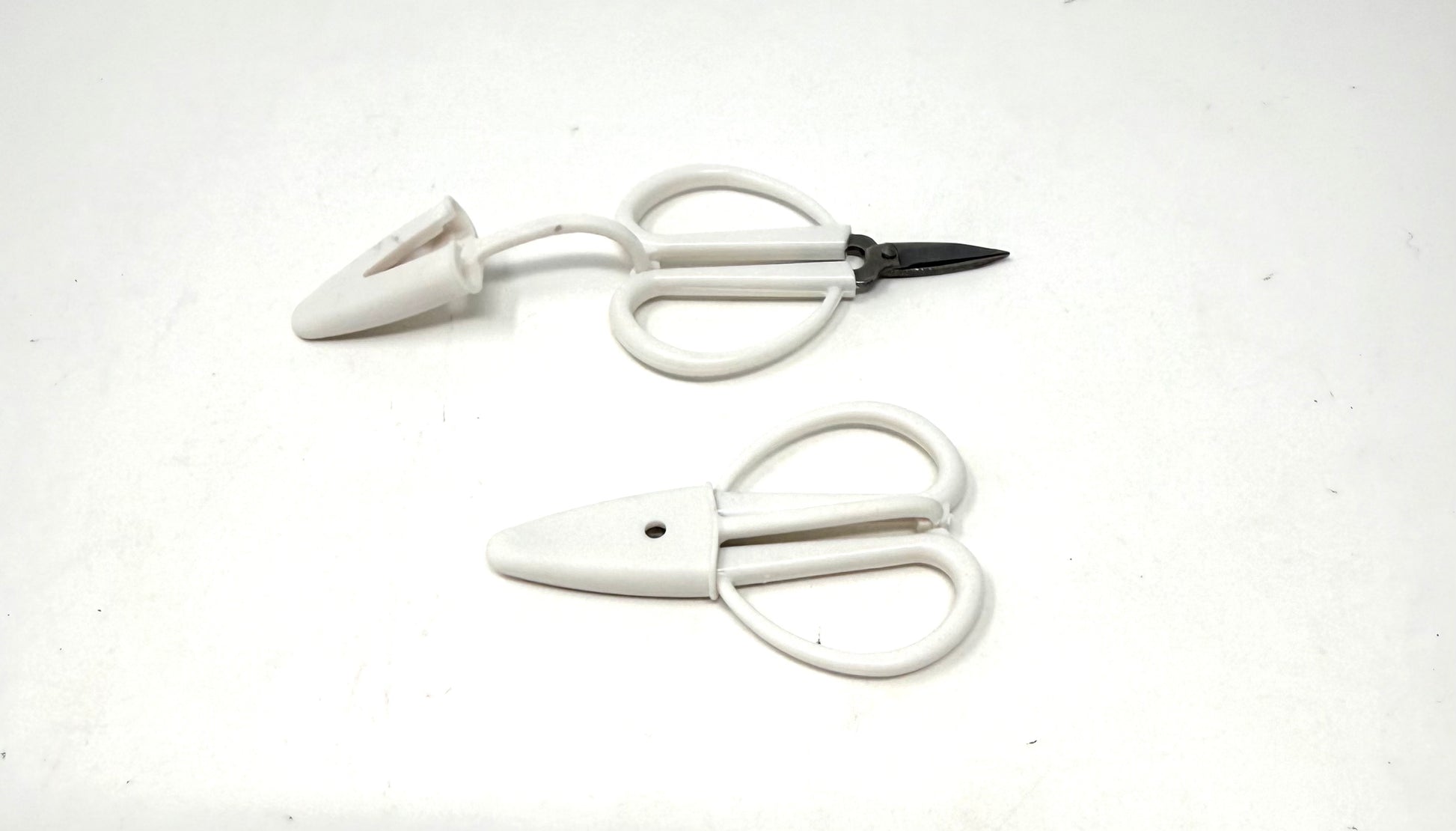 Blossom of Mini Scissors: Winter White-Blossom of 25 Pieces