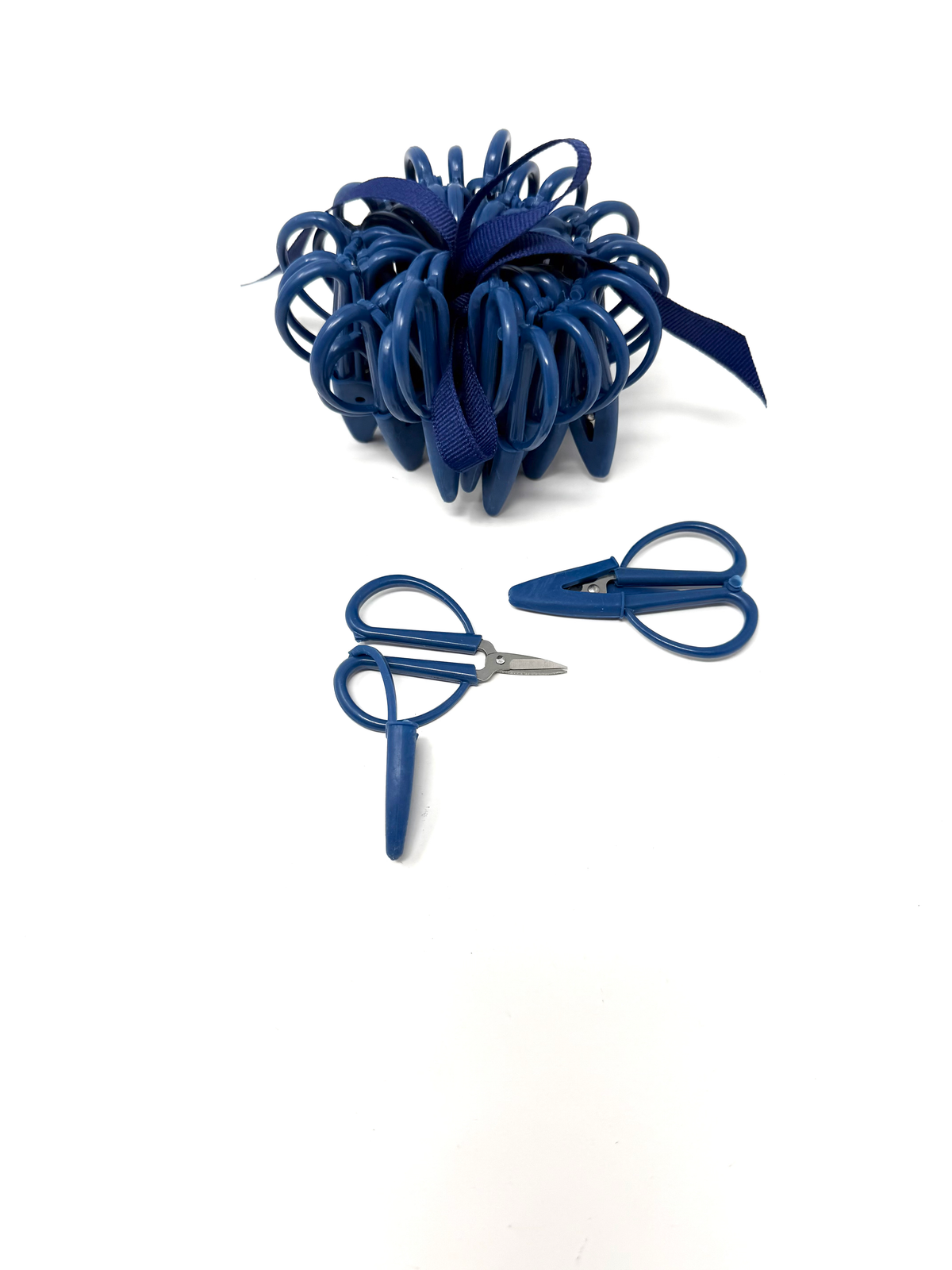 Blossom of Mini Scissors: Traditional Navy-Blossom of 25 Pieces